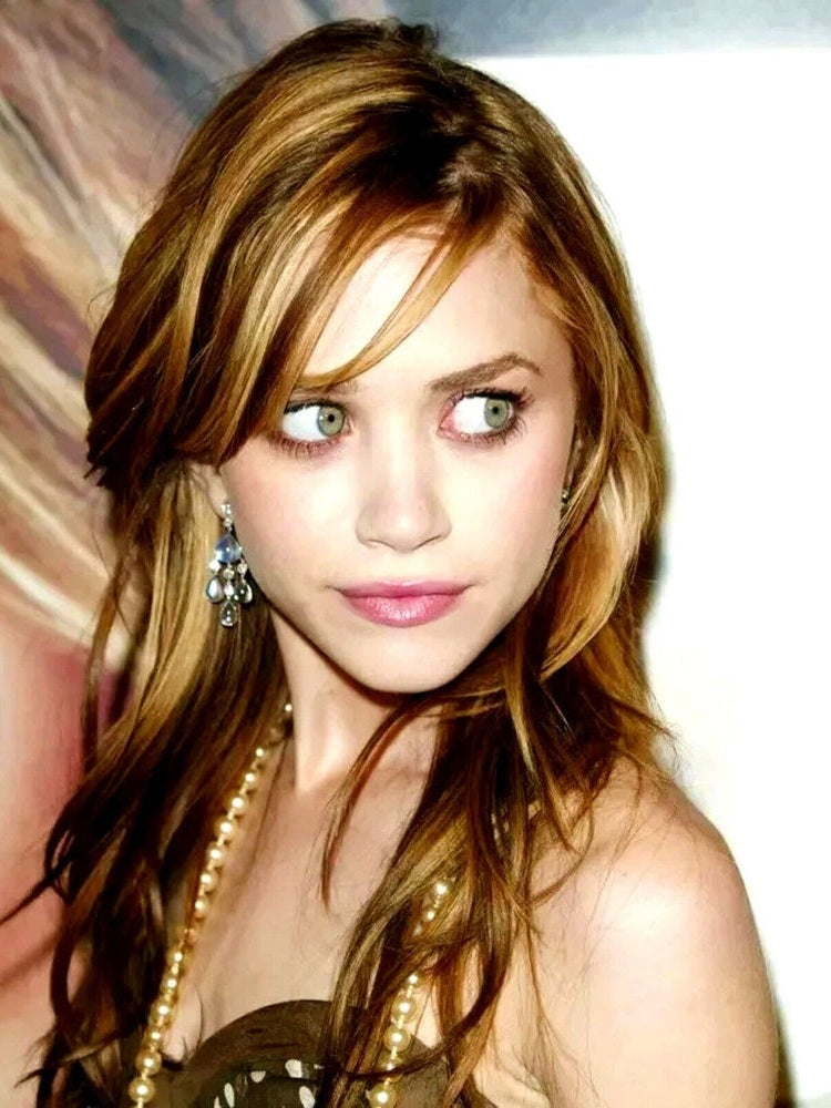 Mary-Kate Olsen 8.5 x 11 Candid Color Photograph Art Print Photo Collectibles:Photographic Images:Photographs Style Your Walls